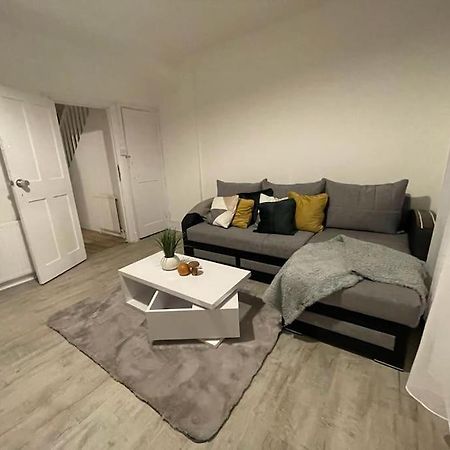 Spacious 2 Bedroom On Tower Bridge Лондон Екстериор снимка