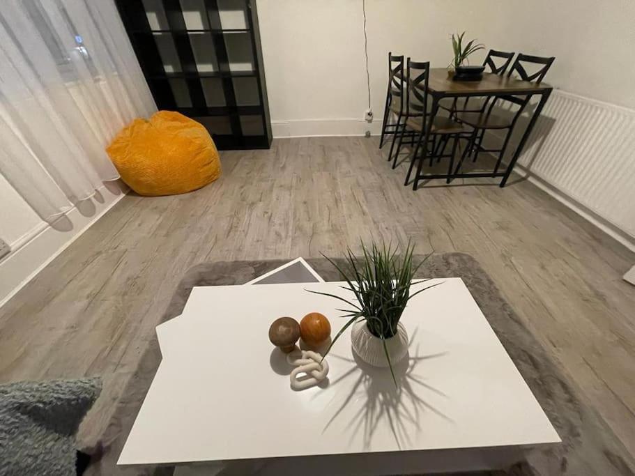 Spacious 2 Bedroom On Tower Bridge Лондон Екстериор снимка