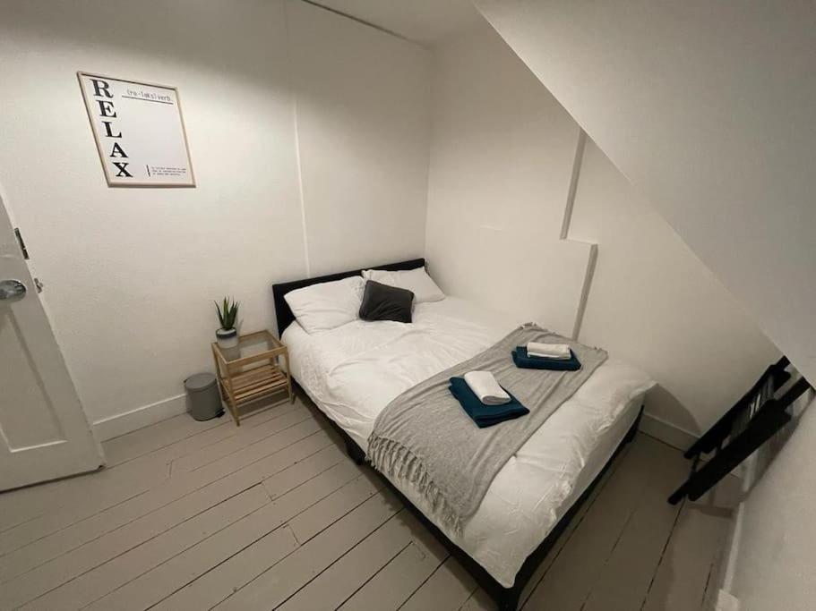 Spacious 2 Bedroom On Tower Bridge Лондон Екстериор снимка