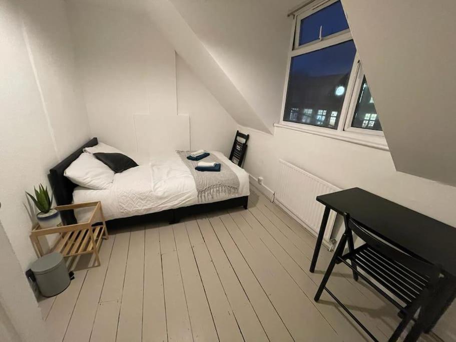 Spacious 2 Bedroom On Tower Bridge Лондон Екстериор снимка