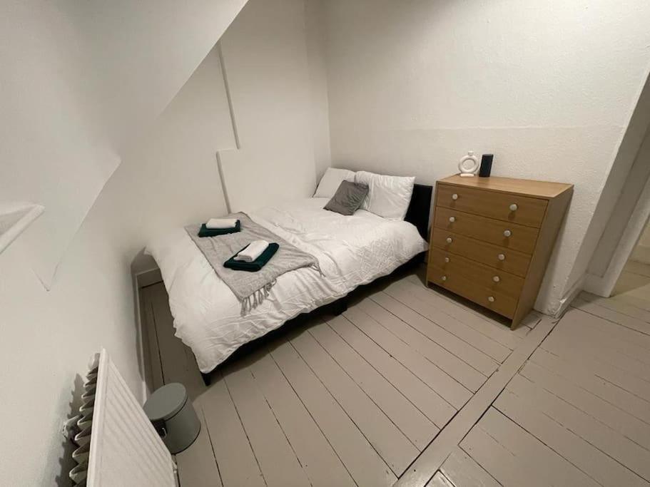 Spacious 2 Bedroom On Tower Bridge Лондон Екстериор снимка