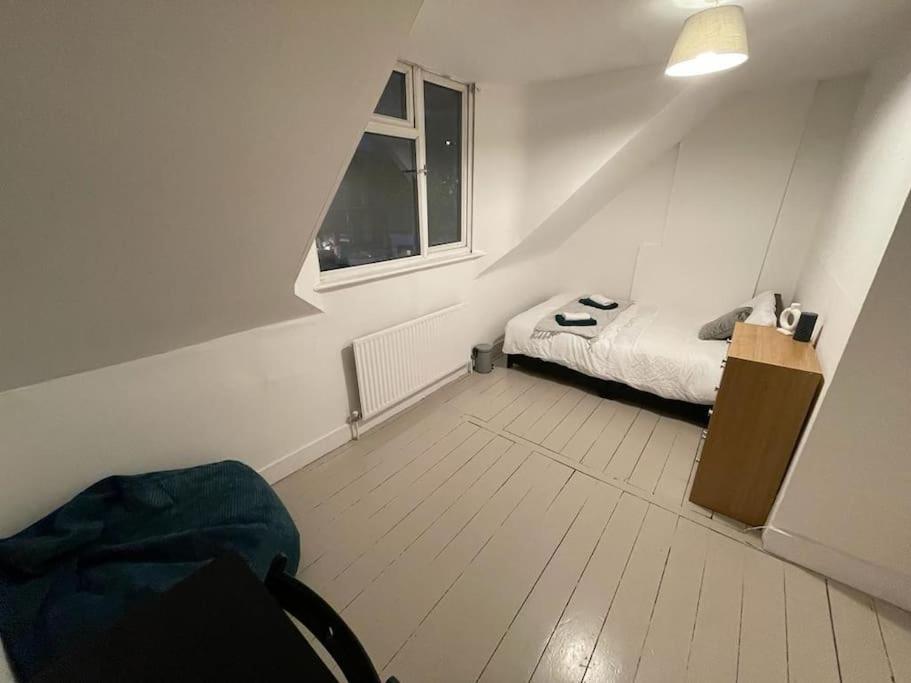 Spacious 2 Bedroom On Tower Bridge Лондон Екстериор снимка