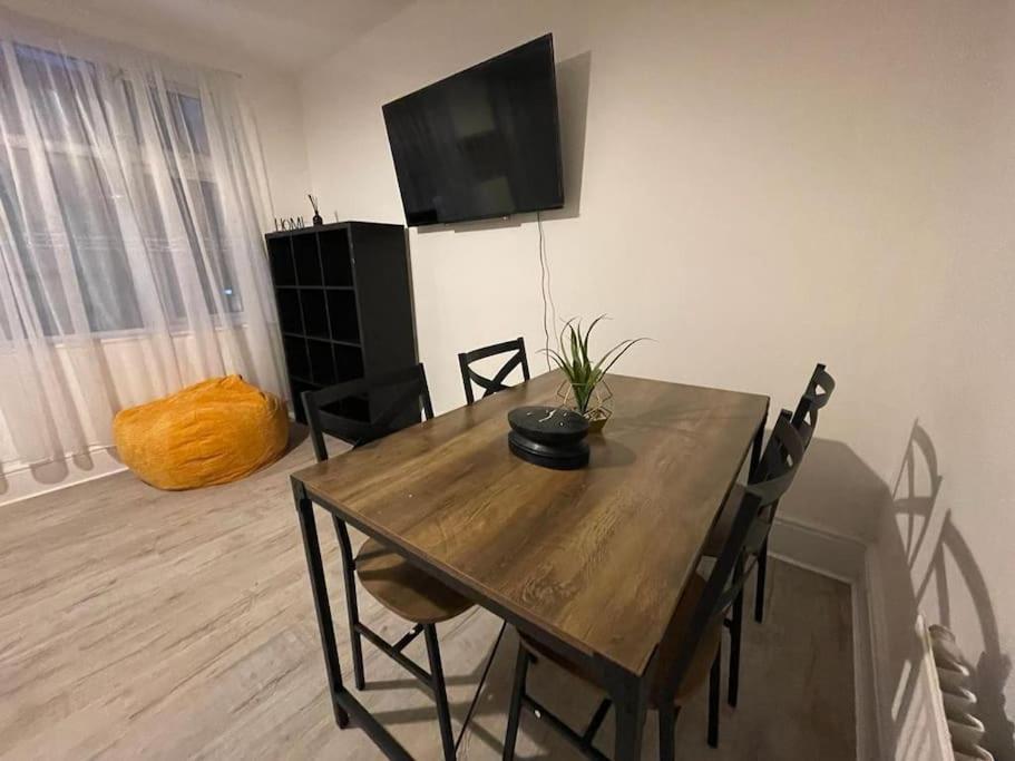 Spacious 2 Bedroom On Tower Bridge Лондон Екстериор снимка